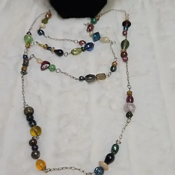 Glass beaded non adjustable silver tone necklace - Picture 5 of 5